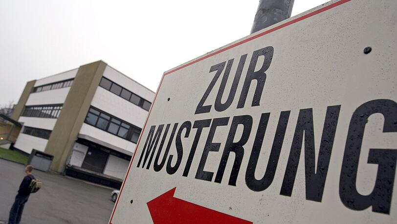 Das Thema Musterung könnte bald wieder zum Leben junger Männer dazugehören. (Symbolfoto)