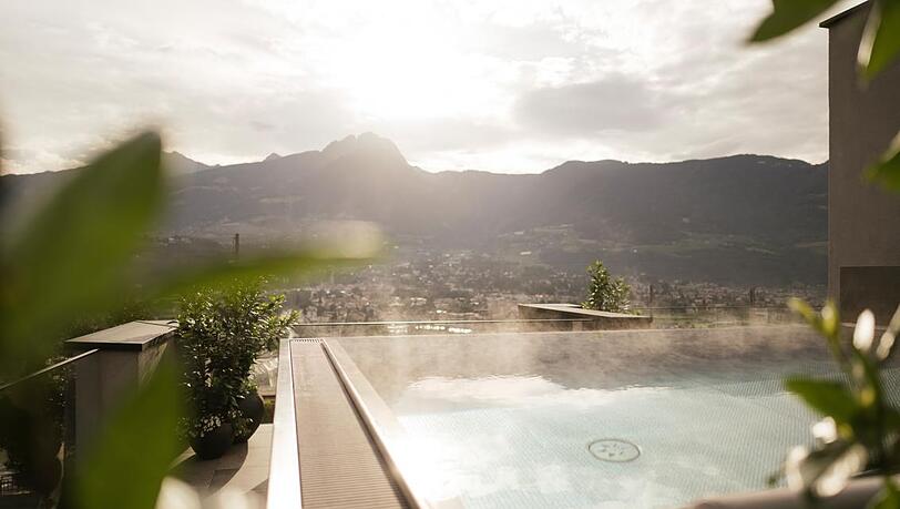 Der Whirlpool Bella Vista im Wellnessbereich Sensa Spa. Der Whirlpool Bella Vista im Wellnessbereich Sensa Spa.
