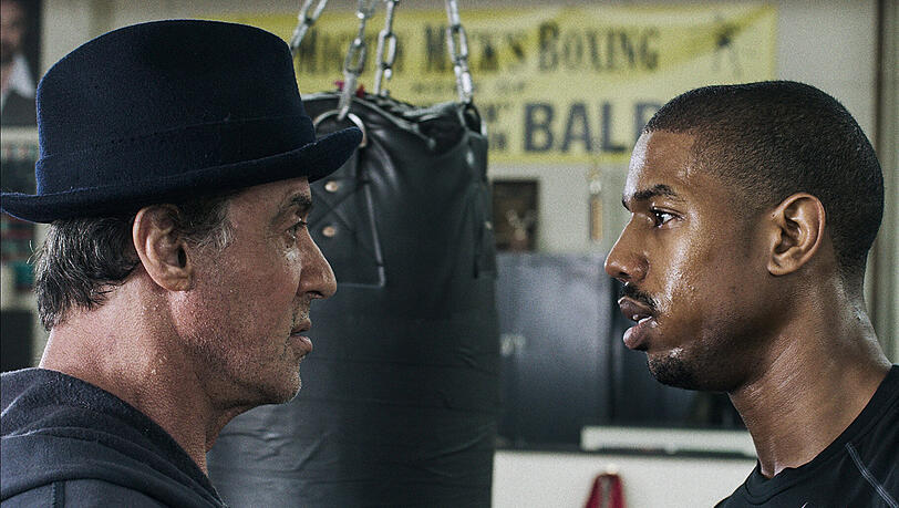 Sylvester Stallone (als Rocky) und Michael B. Jordan (als Adonis) sind zwei, die es sich, den anderen und den Härten des Lebens noch einmal zeigen wollen. Sylvester Stallone (als Rocky) und Michael B. Jordan (als Adonis) sind zwei, die es sich, den anderen und den Härten des Lebens noch einmal zeigen wollen.