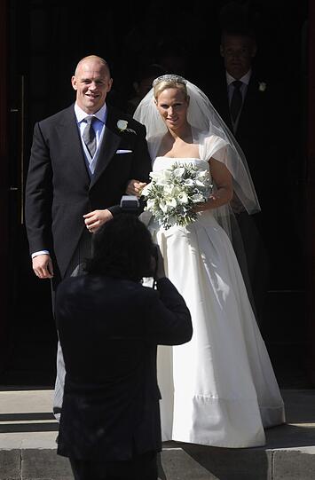 Queen-Enkelin Zara Phillips und Mike Tindall nach der Hochzeit in Edinburgh am 30. Juli 2011