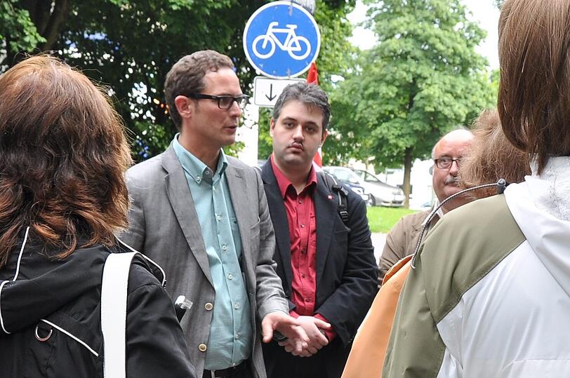 Stadtrat und Landtagskandidat Andreas Lotte (SPD) im Gespräch mit den Bürgern in Fürstenried.