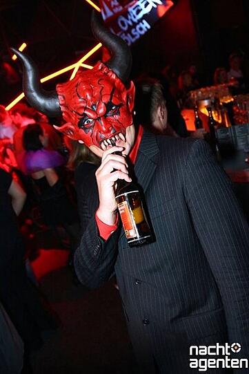 Halloween OP Kölsch im neuraum. Mehr Bilder unter: www.nachtagenten.de.
