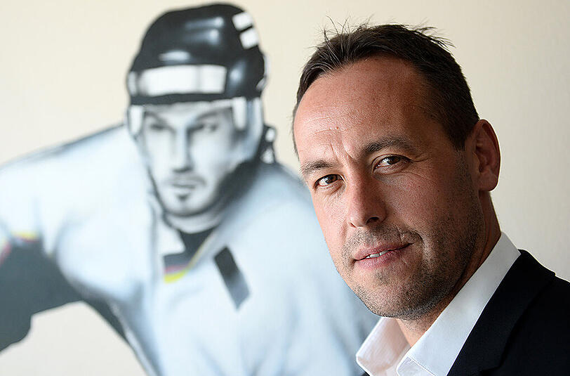 Der neue Eishockey-Bundestrainer stellt den Kader zum Deutschland Cup Anfang November um.