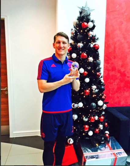 Bastian Schweinsteiger (Fußballer bei Manchester United): Auch Schweinsteiger und Frau Ana Ivanovic haben nur wenig Freizeit an Weihnachten. Schon am zweiten Weihnachtsfeiertag spielt der Ex-Bayer in der Premier League mit Manchester United gegen Sunderland.