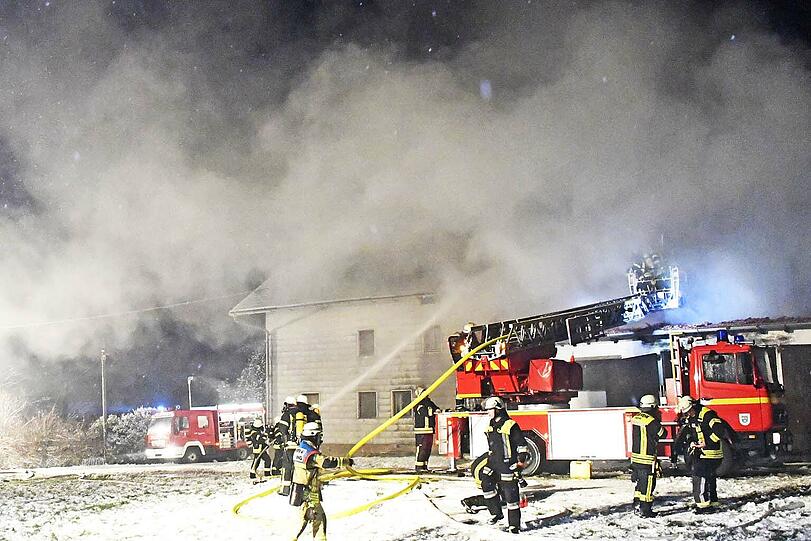 Am Mittwoch kam es in einem Bauernhof nahe Dorfen zu einem Großbrand.