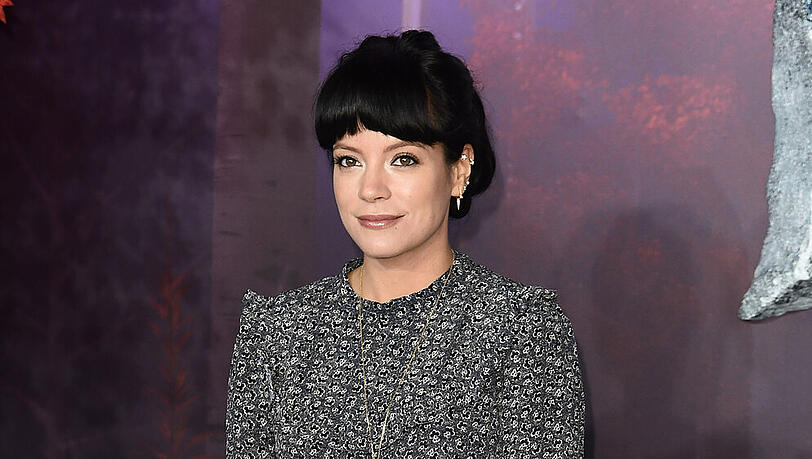 Sängerin Lily Allen gibt ihren Followern Rätsel auf. Sängerin Lily Allen gibt ihren Followern Rätsel auf.