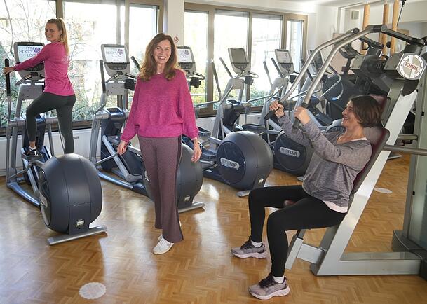 My Sportlady: Chefin Jasmin Kirstein (M.) mit zwei Kundinnen My Sportlady: Chefin Jasmin Kirstein (M.) mit zwei Kundinnen