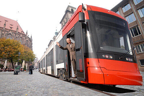 In der Diskussion: die Straßenbahn durch die nördliche Altstadt am Rathaus entlang.
