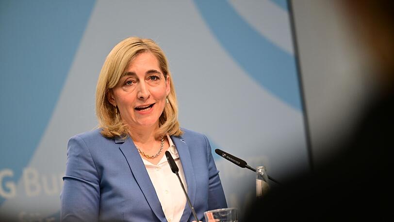 Gesundheitsministerin Warken will ihr Sparpaket durchs Kabinett bringen. (Archivbild)