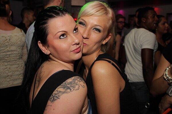 "Wie ein Phönix aus der Asche" am Samstag im Crown's Club . Mehr Bilder gibt's unter: www.nachtagenten.de