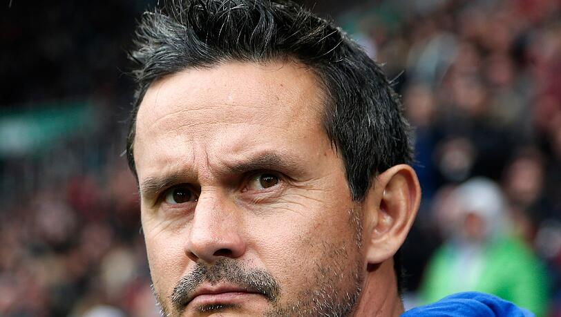 Mit Respekt, aber auch einer Portion Zuversicht, geht 98-Trainer Dirk Schuster in das Pokalspiel gegen die Bayern.
