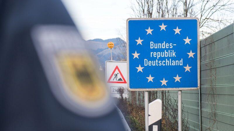 Die Bundespolizei erwischte den gesuchten Mann bei der versuchten Einreise nach Deutschland (Symbolbild)