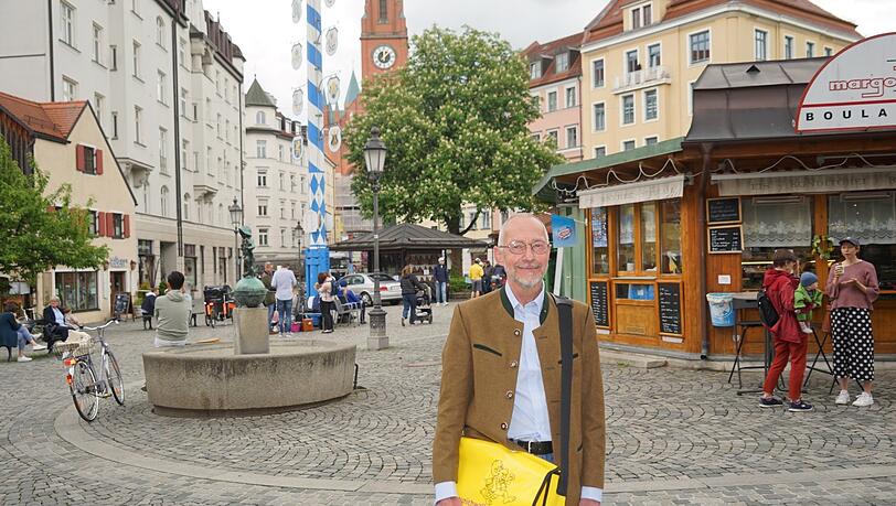 Max Richter am Wiener Platz, seinem Lieblingsort. Hier sei auch einer der schönsten Biergärten Münchens, sagt Richter. Max Richter am Wiener Platz, seinem Lieblingsort. Hier sei auch einer der schönsten Biergärten Münchens, sagt Richter.