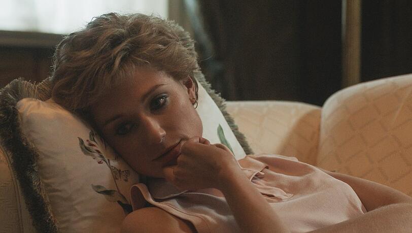 Elizabeth Debicki als Prinzessin Diana im ersten offiziellen Netflix-Bild.
