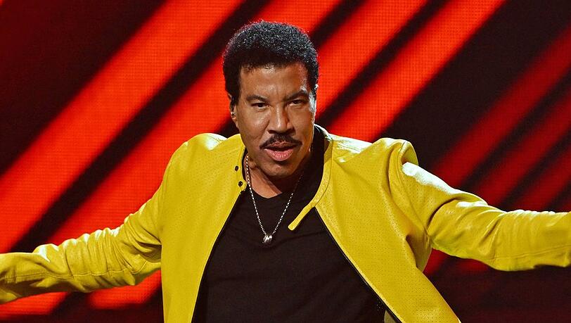 Lionel Richie - hier bei einem Auftritt im Juli in Hollywood - befindet sich im Krankenhaus. Lionel Richie - hier bei einem Auftritt im Juli in Hollywood - befindet sich im Krankenhaus.