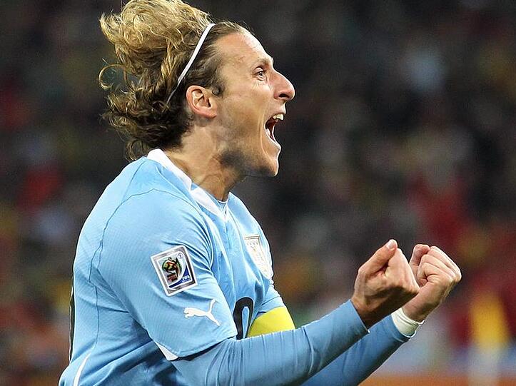 Diego Forlan jubelt nach seinem Tor zum 1:1.