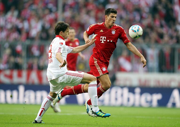 MARIO GOMEZ: Das 1:0, das muss ein Stürmer machen. Erzielte mit einem Wuchtbrumme-Kopfball seinen 11. Saisontreffer nach 85 Sekunden. Das 4:0 (65.) verpasste er erst (65.), dann machte er ihn rein (68.). Einfach, aber drin. NOTE: 2