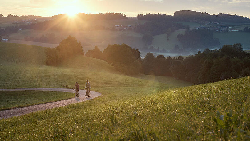 Gravelbiken bei Sonnenaufgang in Peilstein im M&uuml;hlviertel.