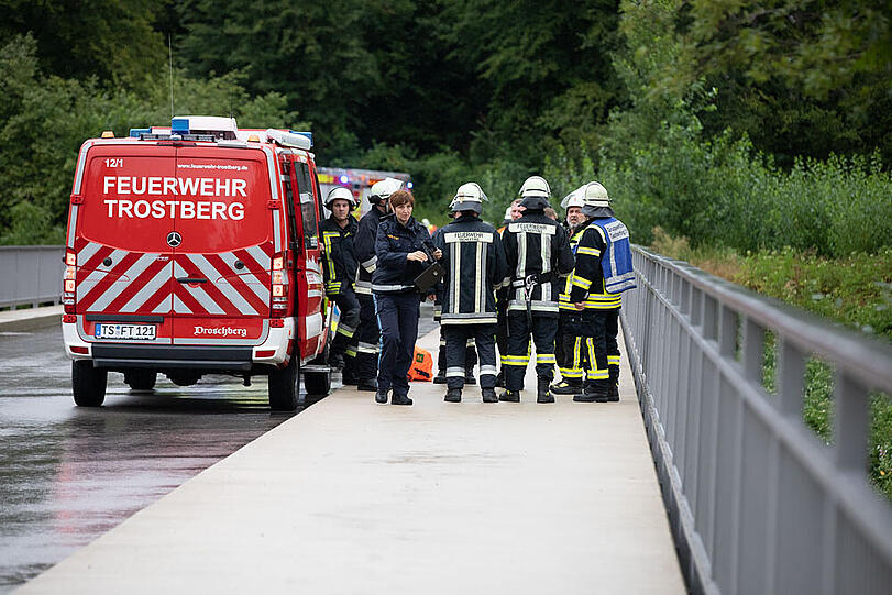 Intensive Suche der Rettungskräfte an Land und zu Wasser.