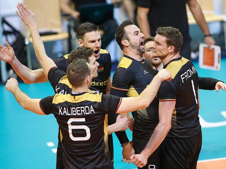 Die deutschen Volleyballer dürfen weiter von der Olympia-Teilnahme träumen.