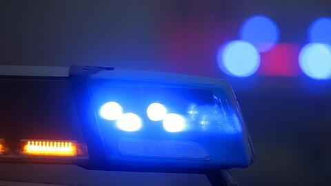 Die Polizisten reagierten geistesgegenwärtig und retteten die Familie aus dem Auto.