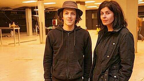 Simon Ackermann und Zehra Spindler. Im AZ-Interview erzählt die Puerto-Giesing-Macherin, wie es zur Zusammenarbeit mit dem Stadtmuseum kam Simon Ackermann und Zehra Spindler. Im AZ-Interview erzählt die Puerto-Giesing-Macherin, wie es zur Zusammenarbeit mit dem Stadtmuseum kam