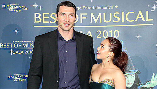 Ob sie will oder nicht - zu ihrem Freund, Box-Weltmeister Wladimir Klitschko, muss die zierliche Schauspielerin Hayden Panettiere aufschauen. Ob sie will oder nicht - zu ihrem Freund, Box-Weltmeister Wladimir Klitschko, muss die zierliche Schauspielerin Hayden Panettiere aufschauen.