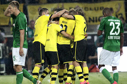 Jubel und Erleichterung beim BVB nach Mario Götzes Siegtreffer gegen Werder Bremen.