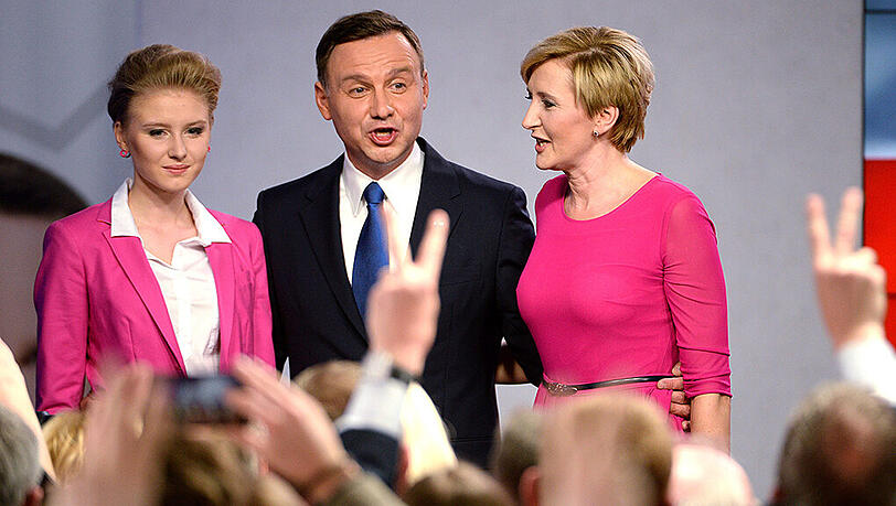 Andrzej Duda mit seiner Frau Agata Kornhauser-Duda und seiner Tochter Kinga Duda bei den Wahlen 2015 in Polen Andrzej Duda mit seiner Frau Agata Kornhauser-Duda und seiner Tochter Kinga Duda bei den Wahlen 2015 in Polen