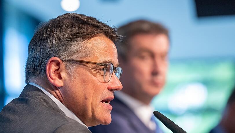 Boris Rhein (CDU) regiert in Hessen mit den Grünen, die von der Union einmal mehr als Hauptgegner bezeichnet wurden. Boris Rhein (CDU) regiert in Hessen mit den Grünen, die von der Union einmal mehr als Hauptgegner bezeichnet wurden.
