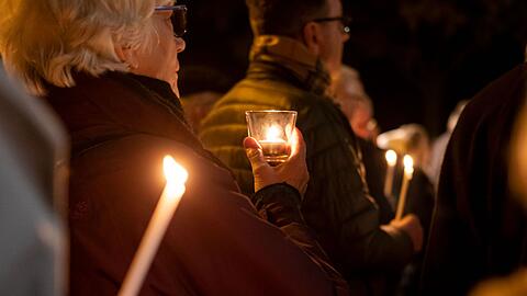 Lichterketten gegen Antisemitismus gab es &uuml;ber die Jahre immer wieder. (Archivbild)