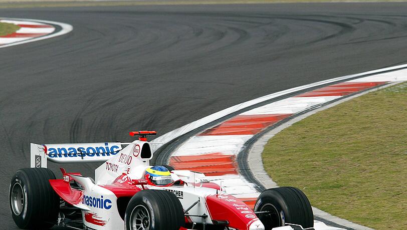 2004 fand in Shanghai das erste Formel-1-Rennen auf chinesischem Boden statt. 2004 fand in Shanghai das erste Formel-1-Rennen auf chinesischem Boden statt.