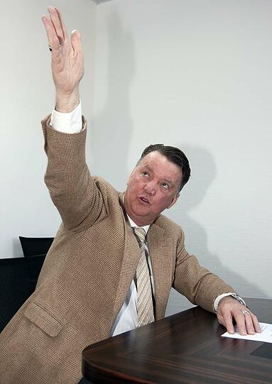 Er war kein Leisetreter beim FC Bayern: Al "Feierbiest" tanzte er mit OB Christian Ude auf dem Rathausbalkon und machte auch in der Lederhose eine anshehnliche Figur. Jetzt wird Louis van Gaal 60. Hier gibt's nochmal seine besten Bilder beim FC Bayern.