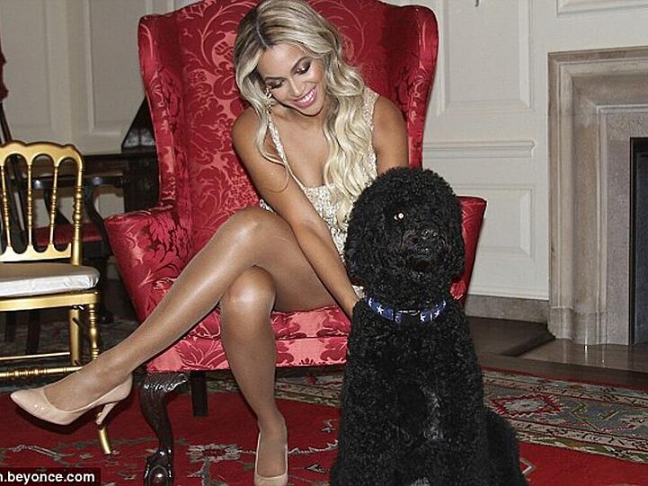 Beyoncé mit dem "First Dog" Sunny im Weißen Haus