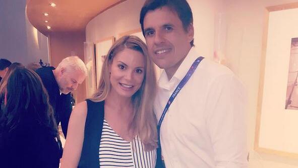 Wales: Trainer Chris Coleman und seine Frau Charlotte Jackson erwarten ihr zweites Kind. Die hübsche Blondine ist Moderatorin bei Sky. Wales: Trainer Chris Coleman und seine Frau Charlotte Jackson erwarten ihr zweites Kind. Die hübsche Blondine ist Moderatorin bei Sky.