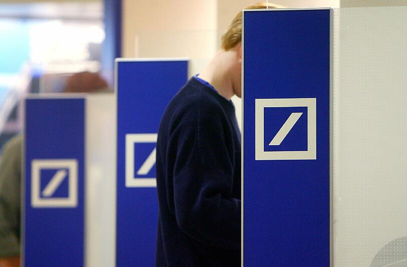 Privatkunden der Deutschen Bank müssen nicht mit Strafzinsen auf ihr Erspartes rechnen. Foto: Felix Heyder