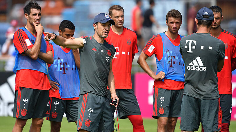 Den Trainer im Blick: Die Bayern um Thomas Müller (Mi.) lauschen den Ausführungen von Coach Niko Kovac.