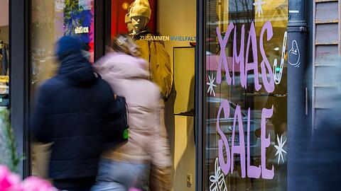 Viele Kunden schauten im Weihnachtsgesch&auml;ft stark auf Preise und Rabatte.