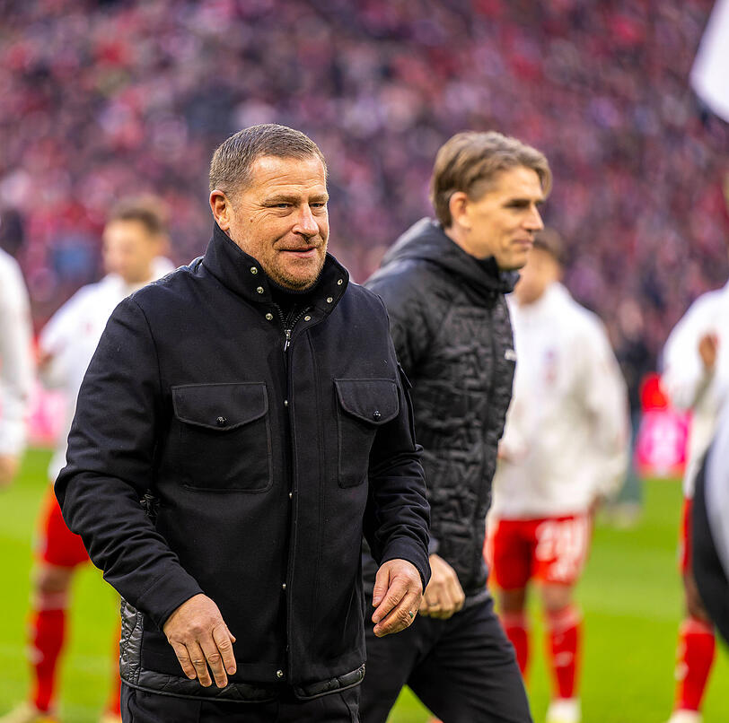Gefordert: Bayerns Kaderplaner Eberl und Christoph Freund (r.).