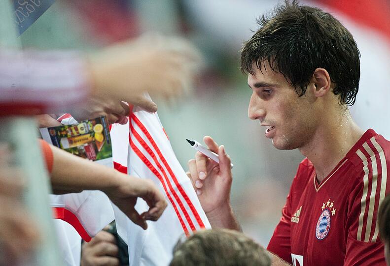 An seinem 24. Geburtstag darf 40-Millionen-Transfer Javi Martínez zum ersten Mal für die Bayern spielen. In der 77. Minute löst er Schweinsteiger ab - und beeindruckt mit einem Pass.