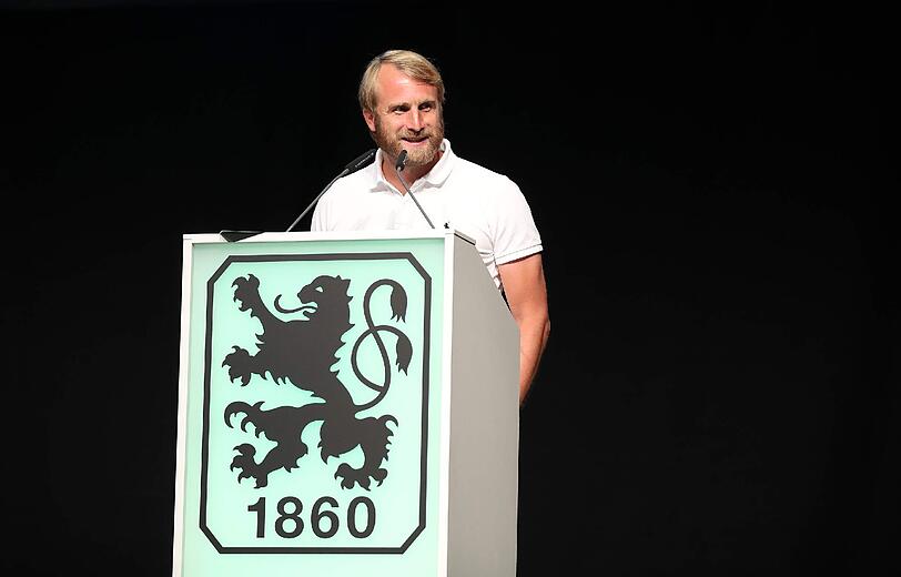 Die Bilder von der Mitgliederversammlung der Münchner Löwen im Zenith.