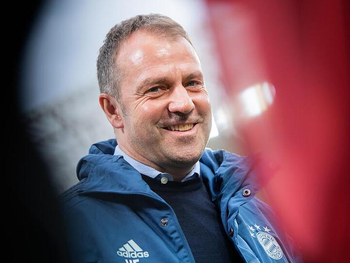 Hans-Dieter Flick, Trainer vom FC Bayern, München lächelt in die Kamera. Foto: Tom Weller/dpa/Archivbild