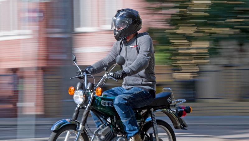 Das Mindestalter für den Moped-Führerschein liegt derzeit bei 16 Jahren. Das Mindestalter für den Moped-Führerschein liegt derzeit bei 16 Jahren.
