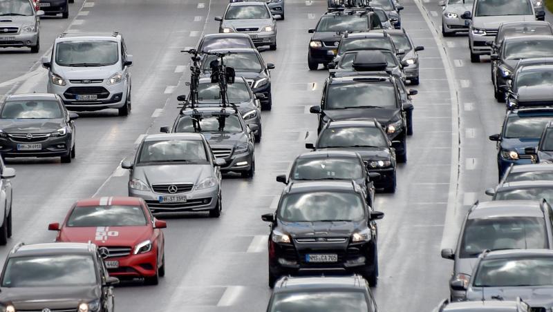 Auf den Autobahnen kann es am Sonntagnachmittag zu Stau und stockendem Verkehr kommen. Auf den Autobahnen kann es am Sonntagnachmittag zu Stau und stockendem Verkehr kommen.