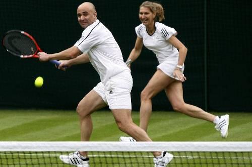 Tennis-Spaß im Gleichschritt: Steffi und Andre Agassi.