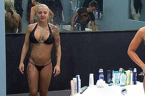 Big Brother und die Blondinen: Wir zeigen die heißesten Bewohnerinnen des TV-Containers. Viel Spaß beim Klicken!