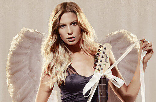 So sexy ist Sarah Brandner in der neuen Kampagne von AXE. Die Bilder