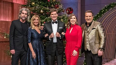 Im Weihnachtsspecial lauschen die Löwen in festlichen Outfits besinnlichen Geschäftsideen.