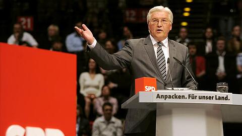 SPD-Kanzlerkandidat Frank-Walter Steinmeier spricht am Sonntag in Berlin zu Parteimitgliedern.