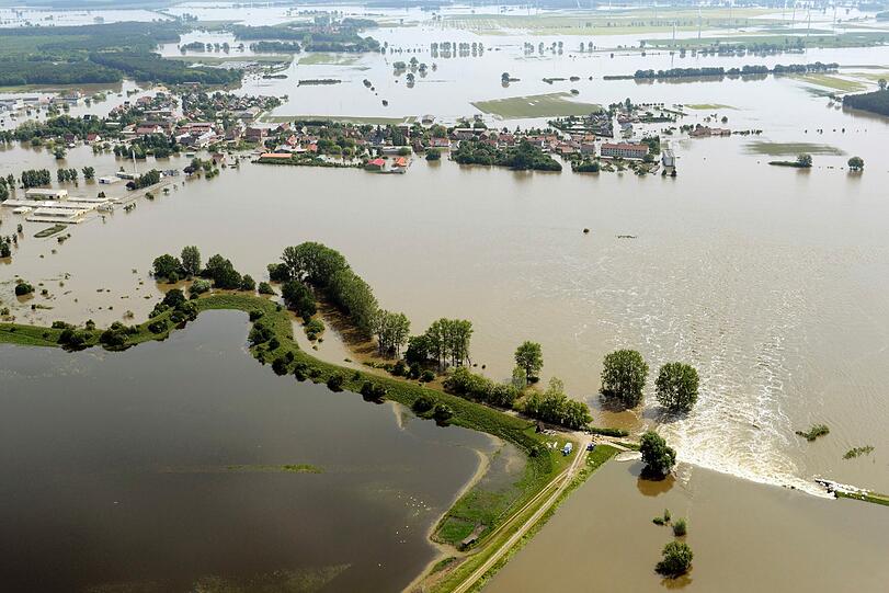 Deichbruch bei Fischbeck in Sachsen-Anhalt - Aktuelle Bilder vom Hochwasser